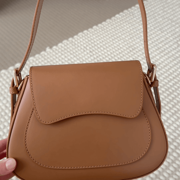 Closer look of tan crossbody bag with wide  strap